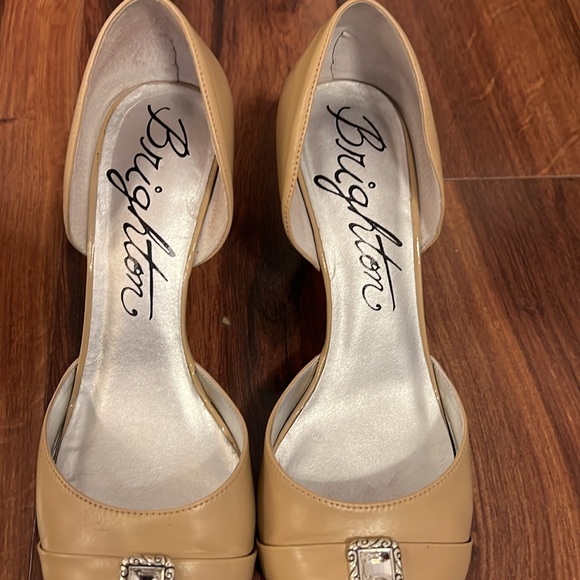 Brighton leather patent toe pumps. - Picture 6 of 7